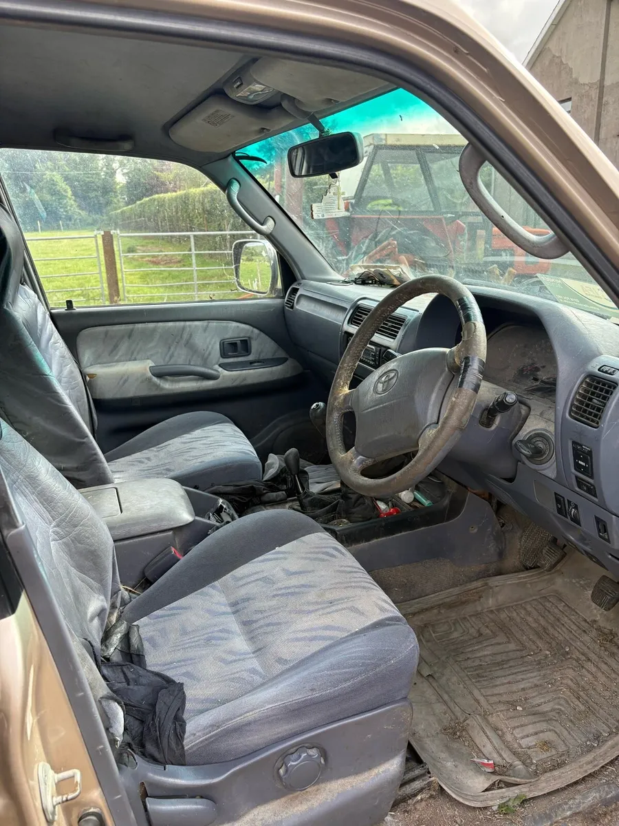 Toyota Landrcruiser LWB for parts - Image 4