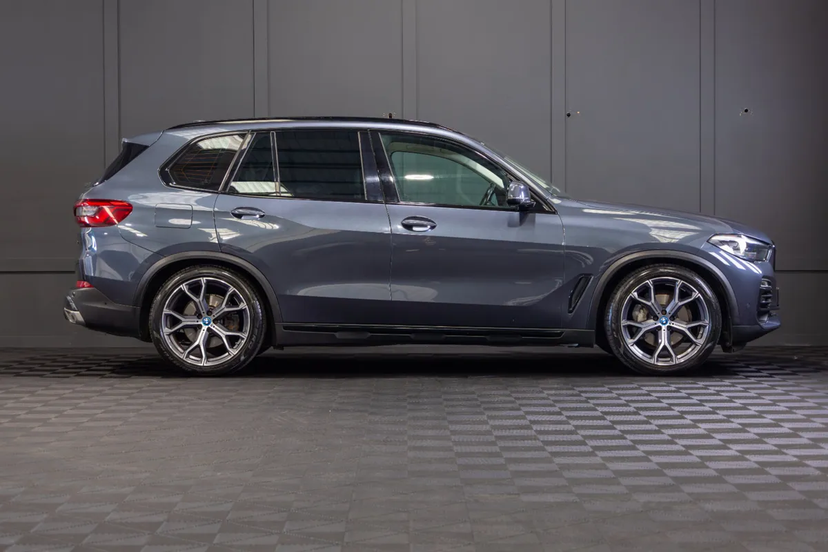 2019 BMW X5 X-Drive 30d X-Line 5 Seat N1 Crewcab - Image 2