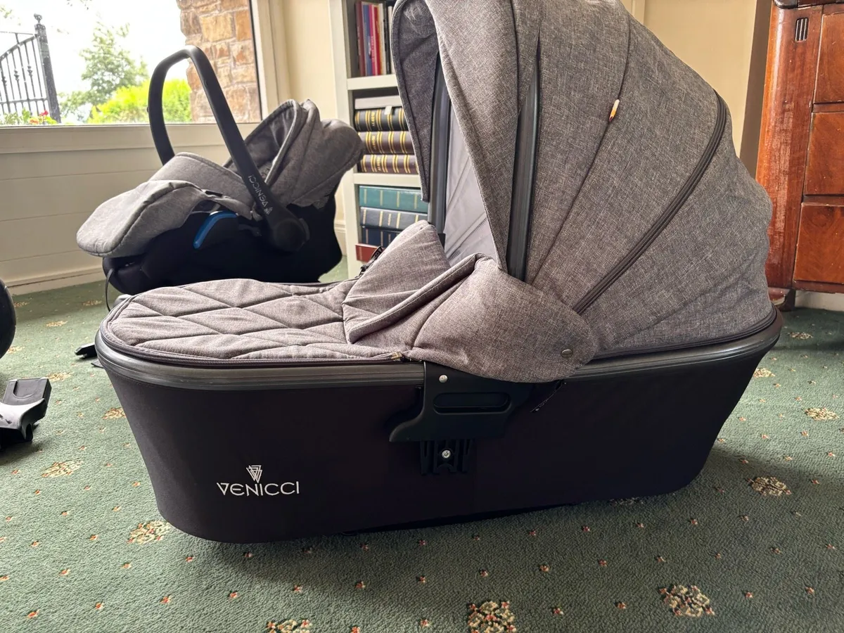 Venicci carbo 3 in 1 denim grey travel system - Image 4