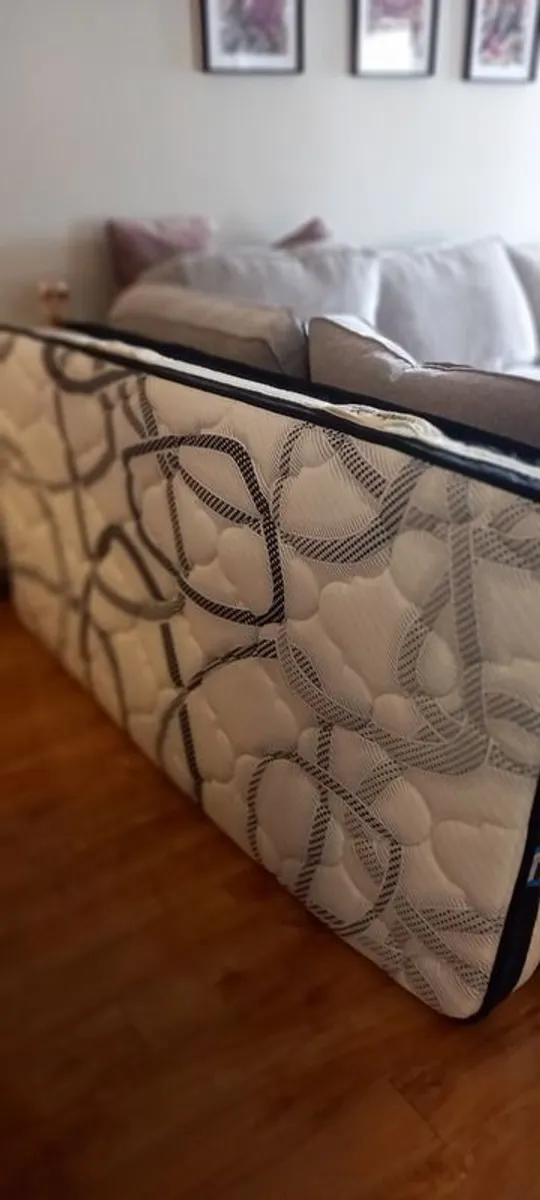 Single bed - Image 2