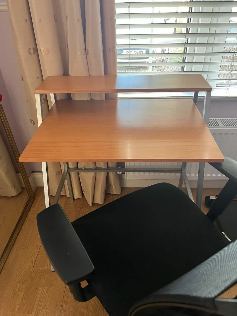 Desk and office chair (€50 or best offer) - Image 1