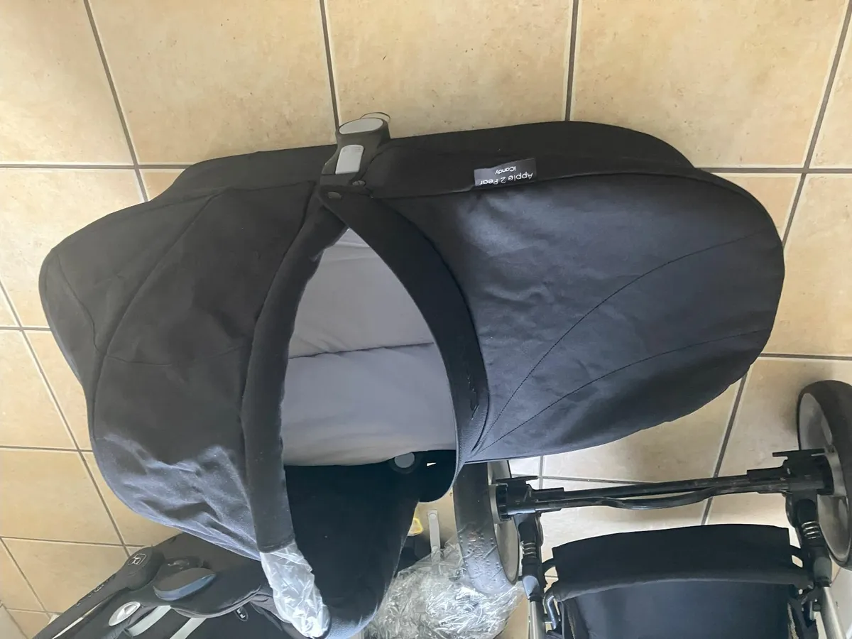 Icandy Apple 2  pear  travel system barely used - Image 2