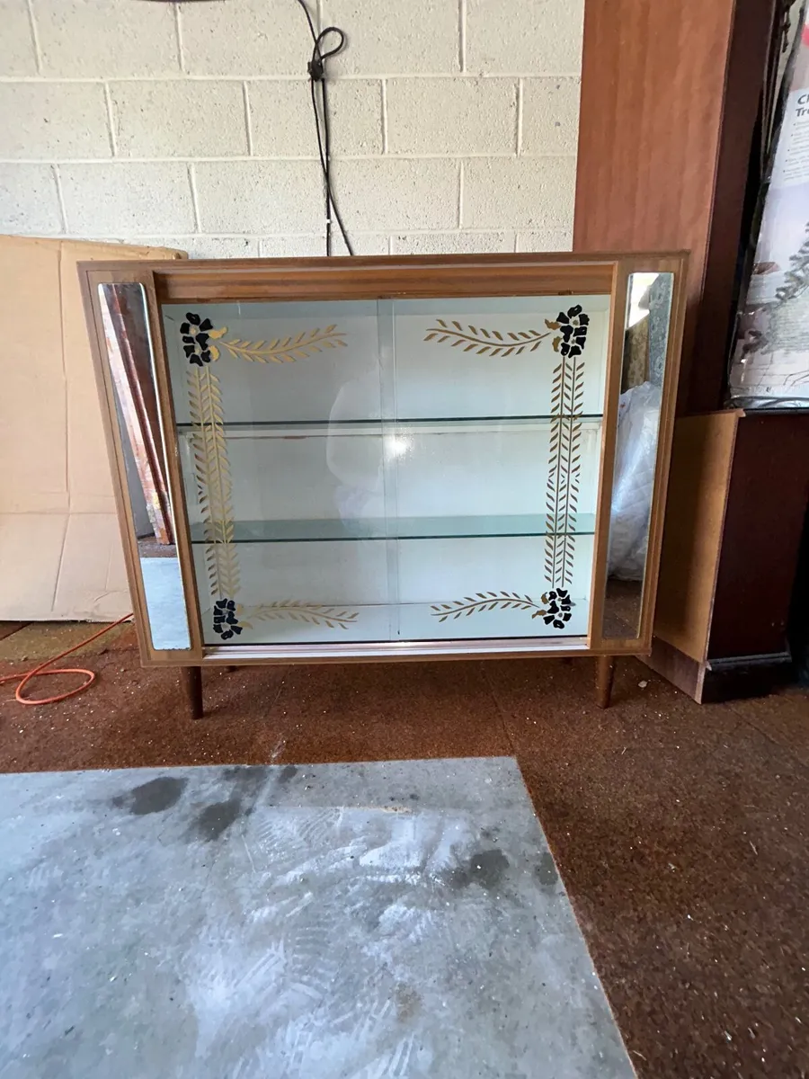 Glass cabinet - Image 1