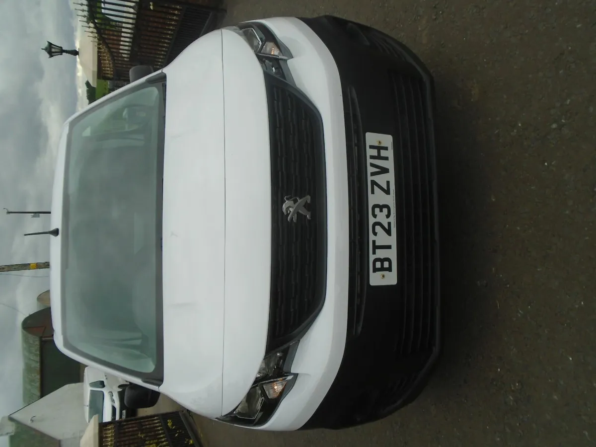 2023 Peugeot Partner PROFESSIONAL - Image 2
