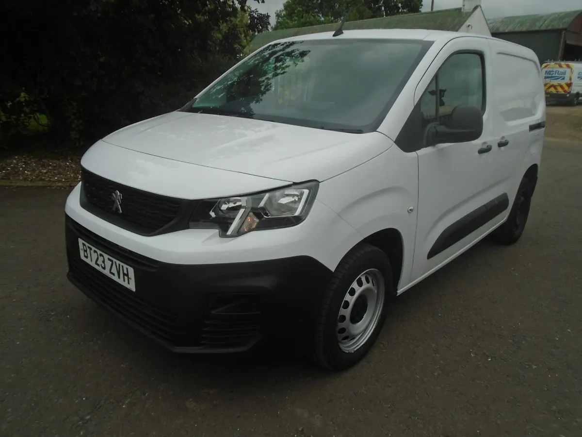 2023 Peugeot Partner PROFESSIONAL - Image 3