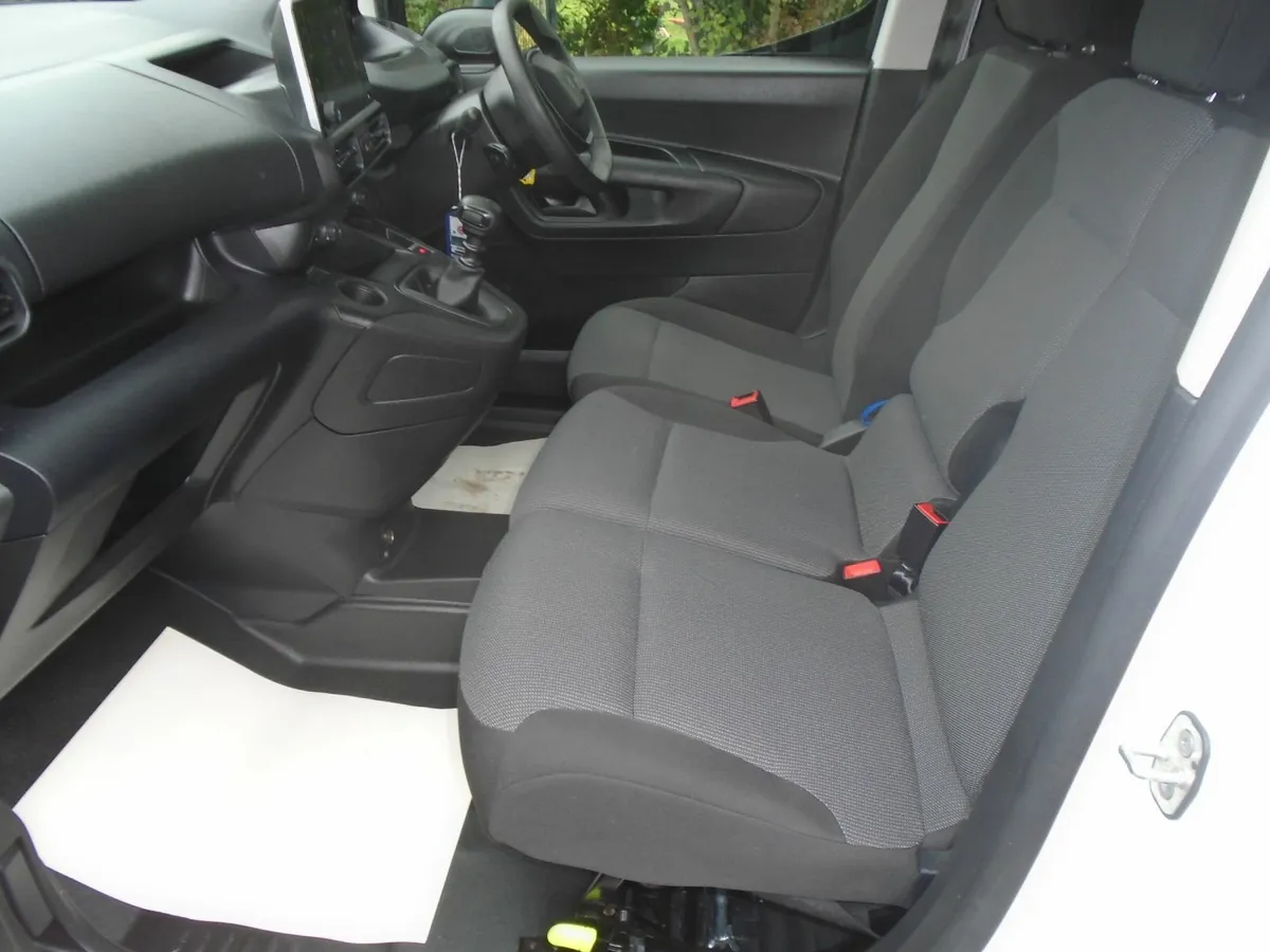 2023 Peugeot Partner PROFESSIONAL - Image 4