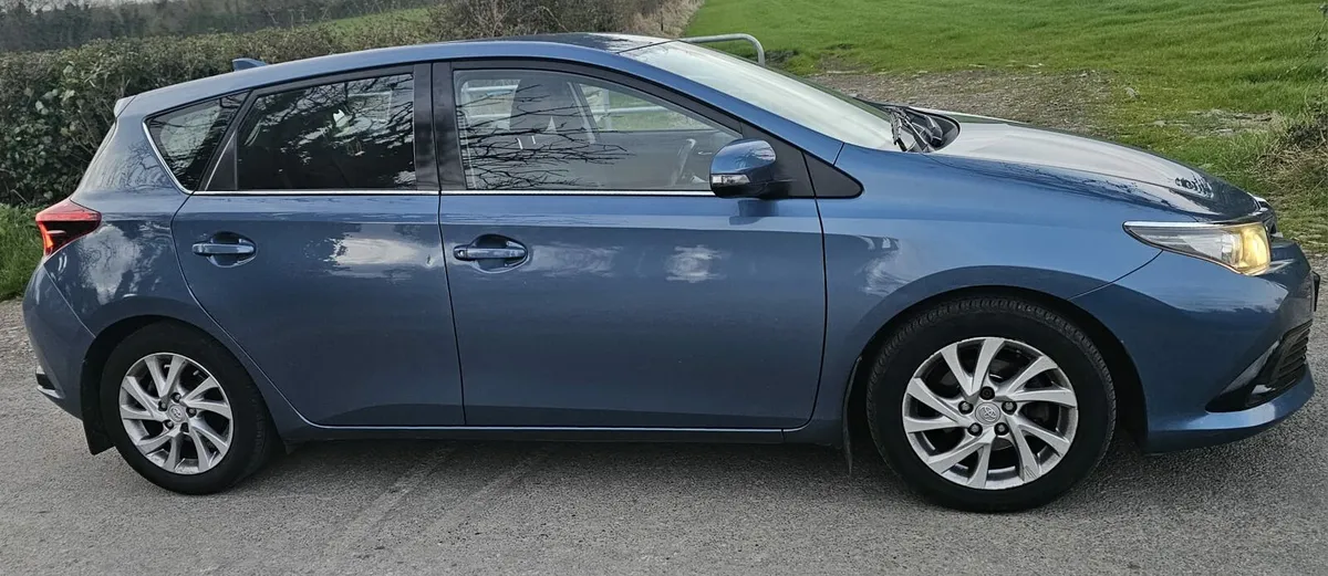 Toyota auris - Image 2