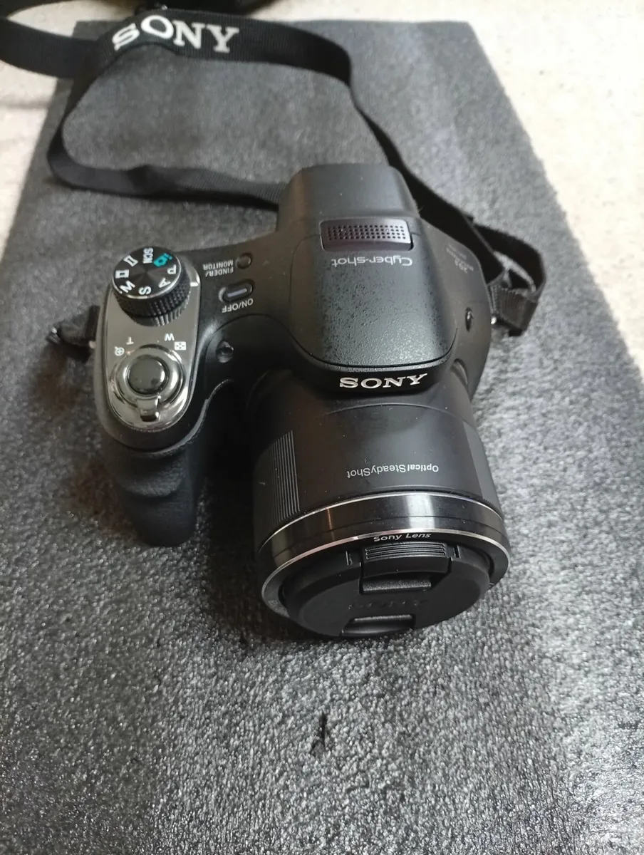 DSC-H400 Camera - Image 1