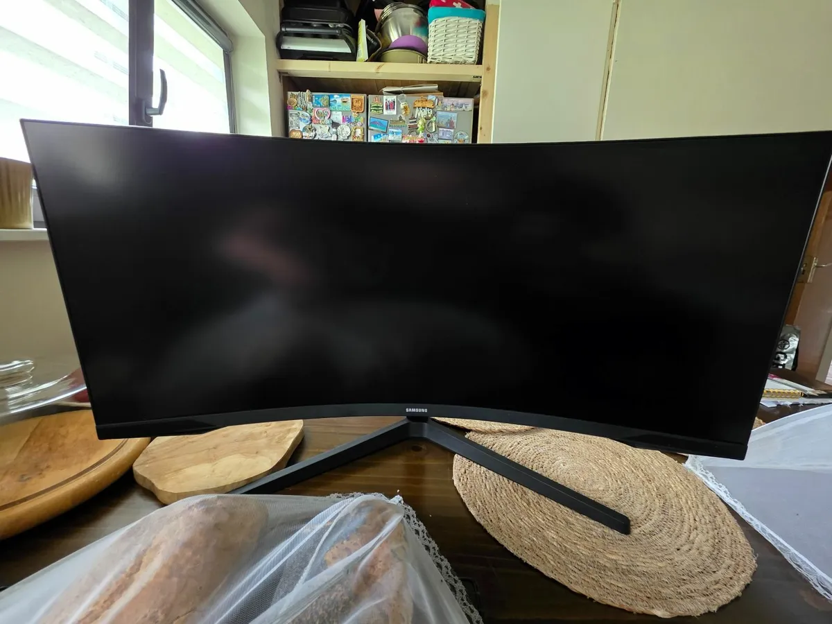Samsung Odyssey g5 34 ultra wide monitor - Image 3
