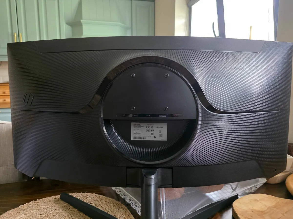 Samsung Odyssey g5 34 ultra wide monitor - Image 4