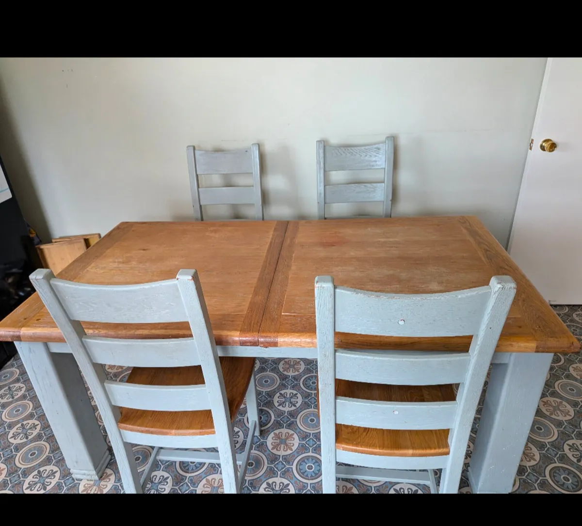 Extendable table, 4 chairs and bench - Image 1