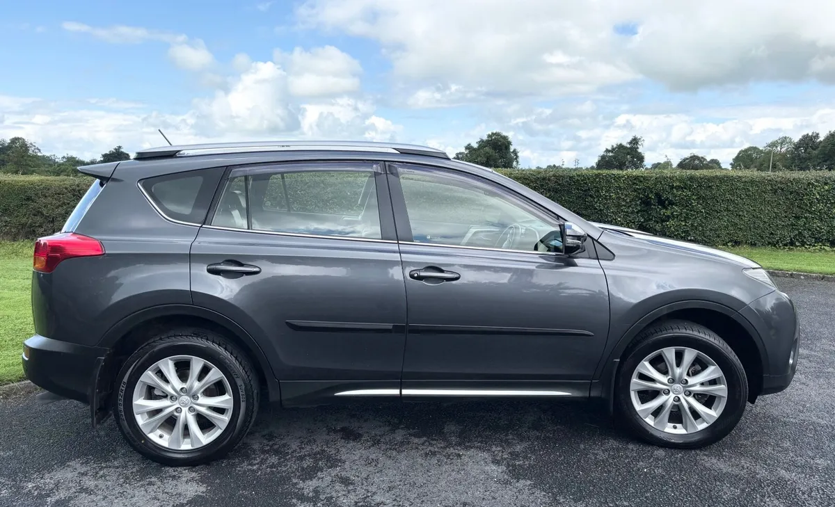 Toyota Rav 4  2.0D4D Sol 2015 - Image 3
