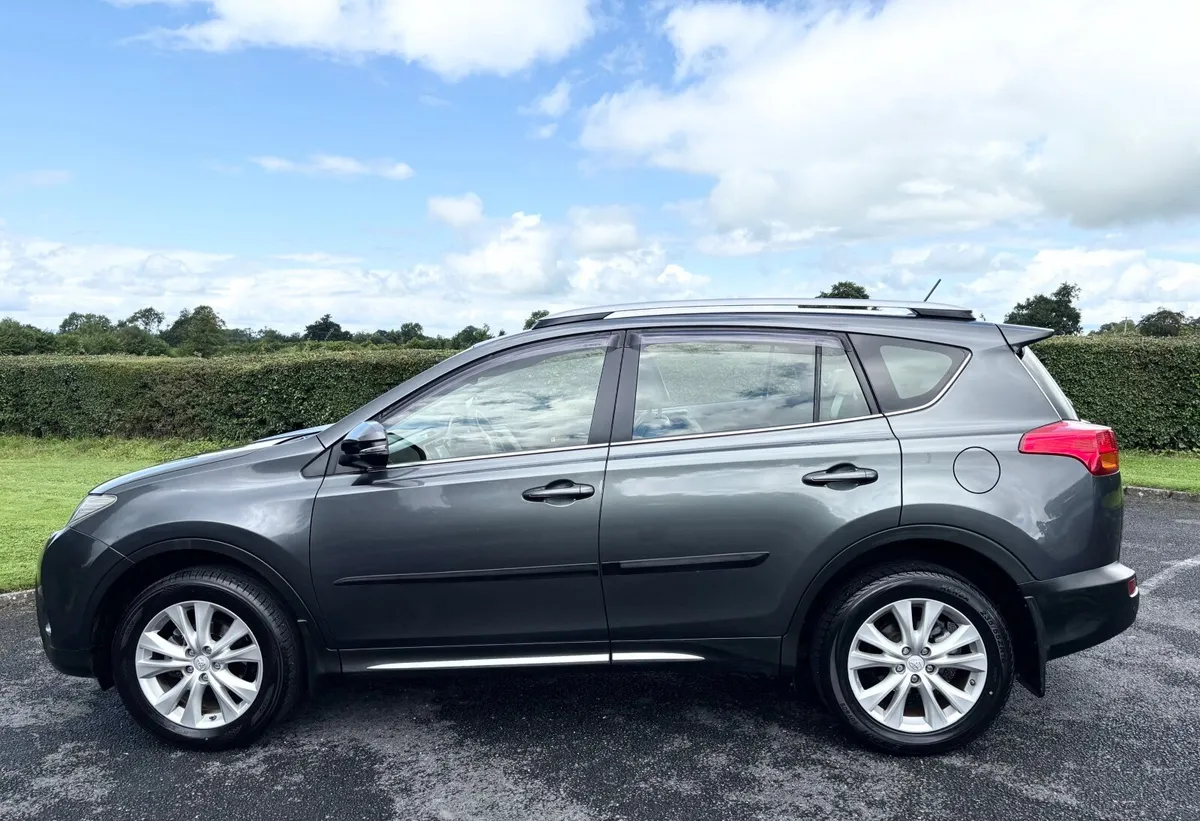 Toyota Rav 4  2.0D4D Sol 2015 - Image 4