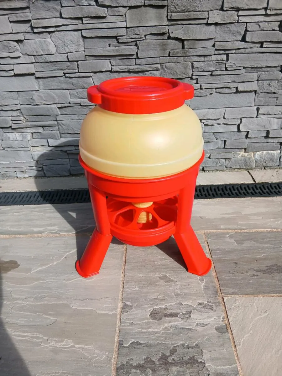 Chicken feeder - Image 1
