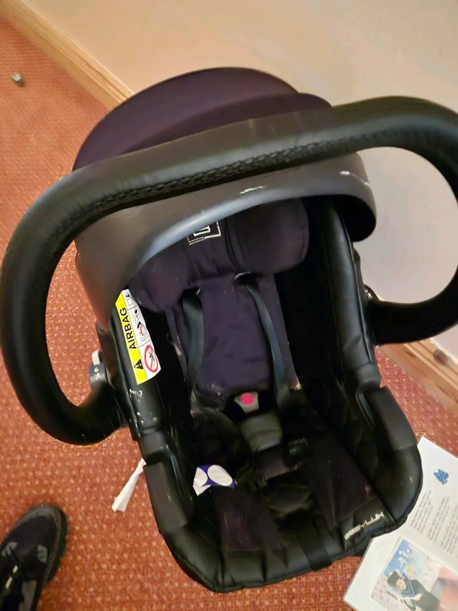 New born carseat - Image 1