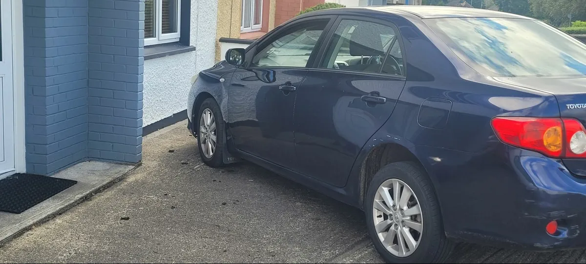 Toyota Corolla 2010 - Image 2