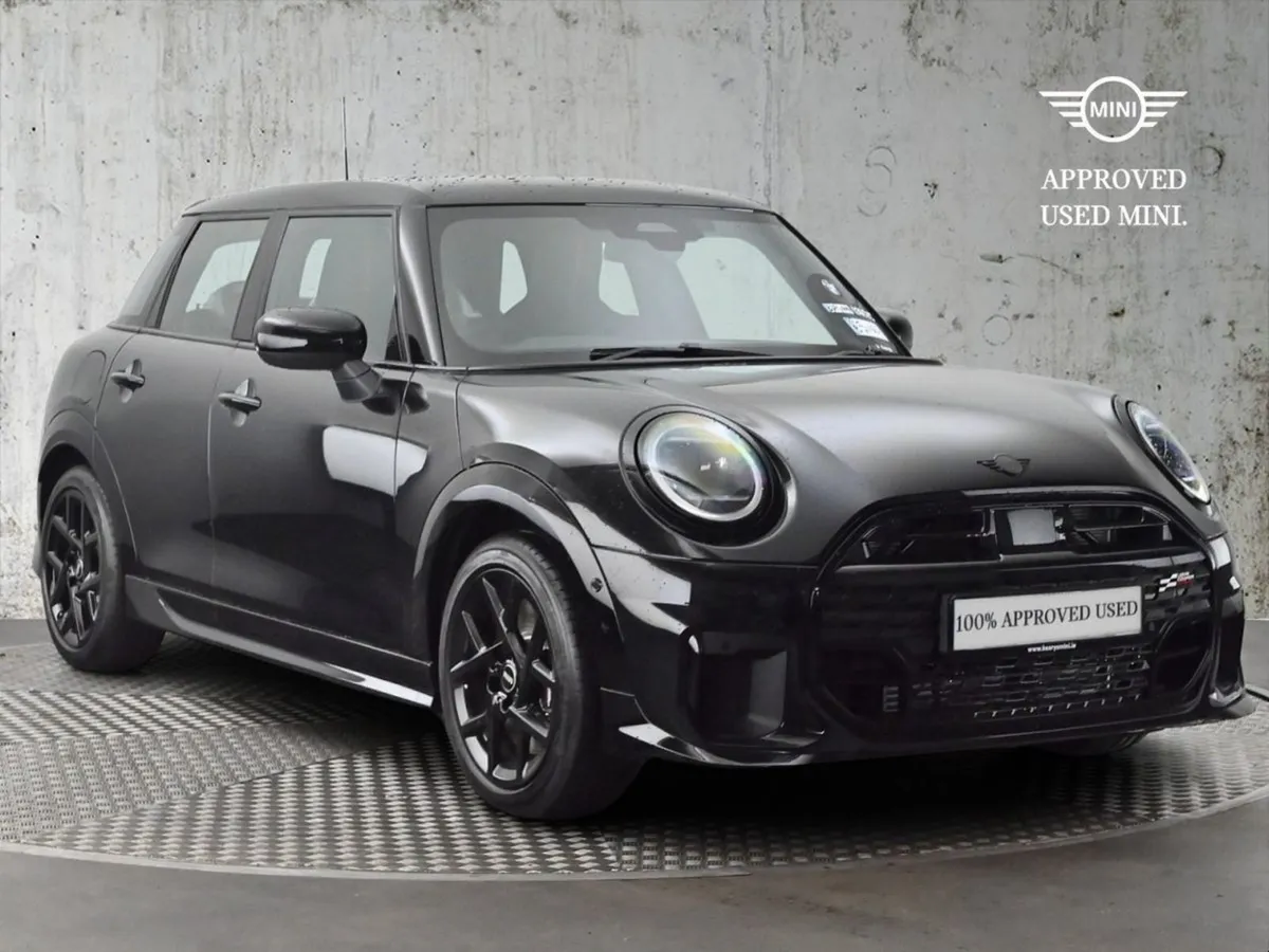 MINI HATCH Cooper C 5 Door - Image 1