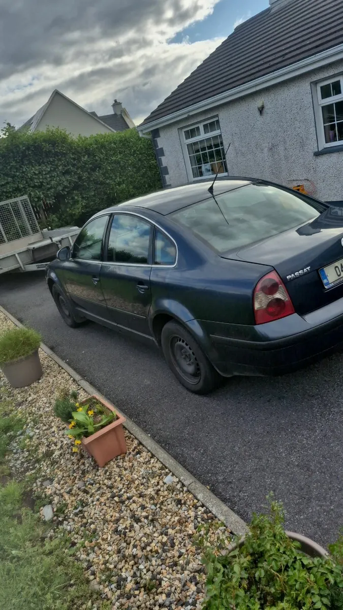 Volkswagen Passat 2004 - Image 1