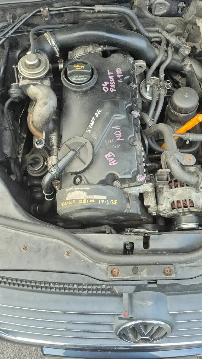 Volkswagen Passat 2004 - Image 2