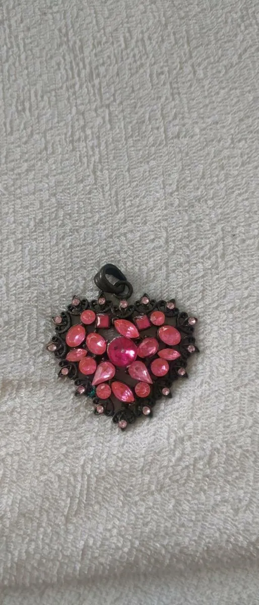 Pink heart pendant never worn - Image 1