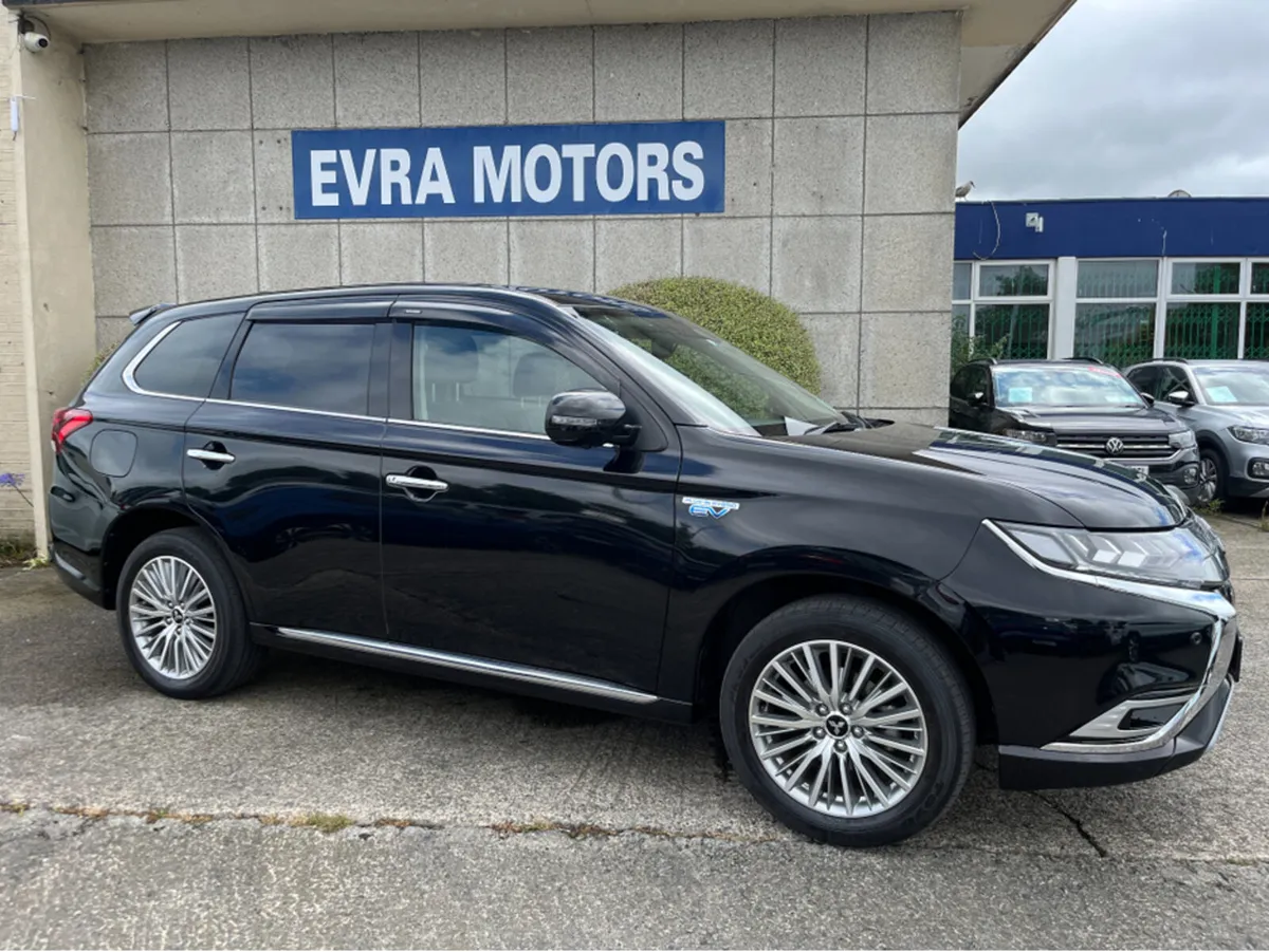 Mitsubishi Outlander G PHEV 4WD HYBRID AUTOMATIC 2 - Image 2