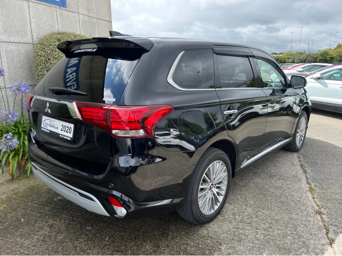 Mitsubishi Outlander G PHEV 4WD HYBRID AUTOMATIC 2 - Image 4