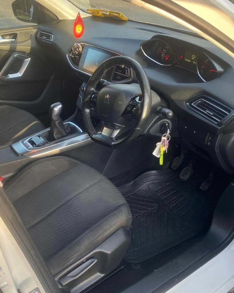Peugeot 308 2014 - Image 2