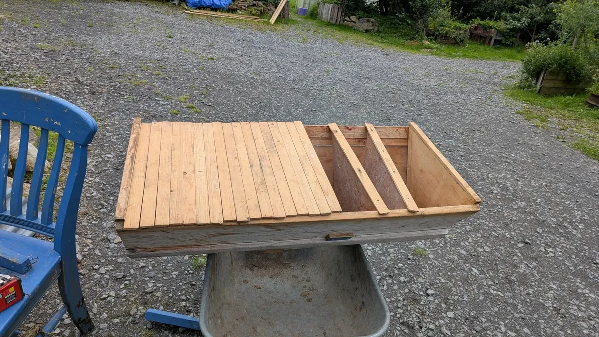 Top Bar Bee Hive - Image 1