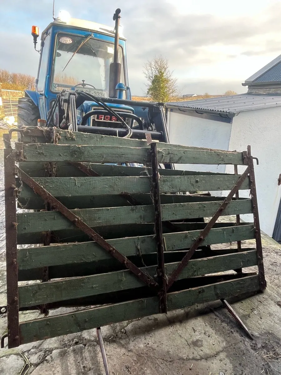 Dung fork, Trailer creels & other scrap steel - Image 4