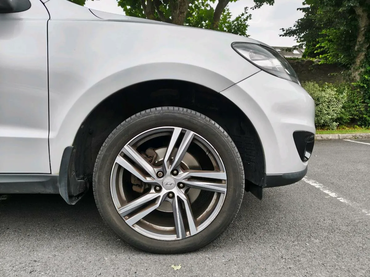 Hyundai Santa Fe 2.0 D (NCT & Tax) 2012 7 Seater - Image 2