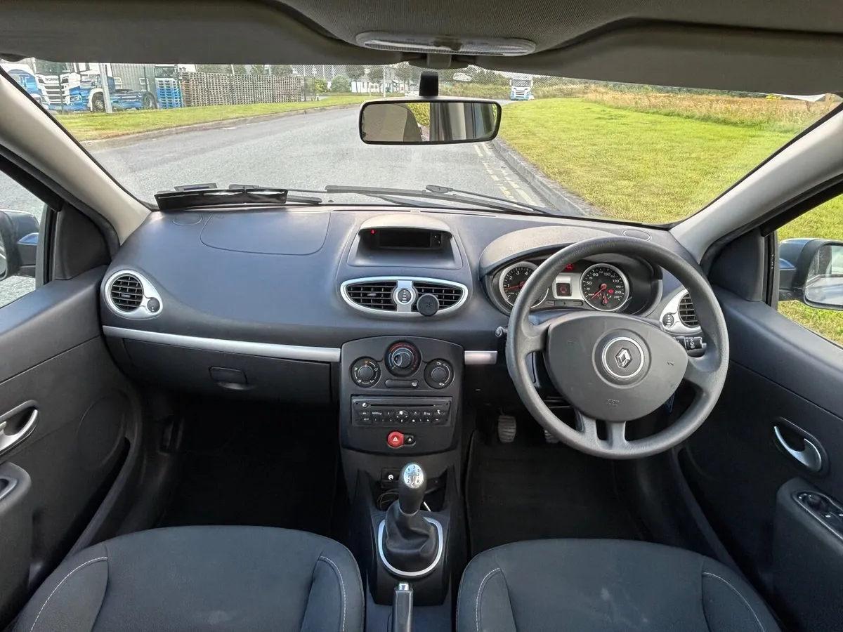 Renault Clio 2010 - Image 4