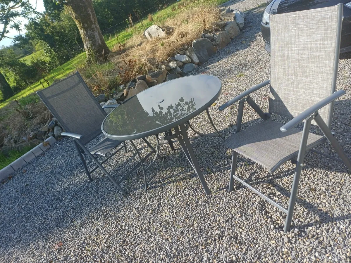 Outdoor table and chairs - Image 2