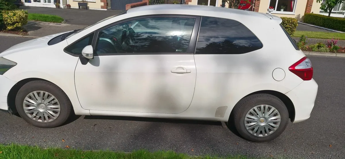 Toyota Auris 2012 - Image 3