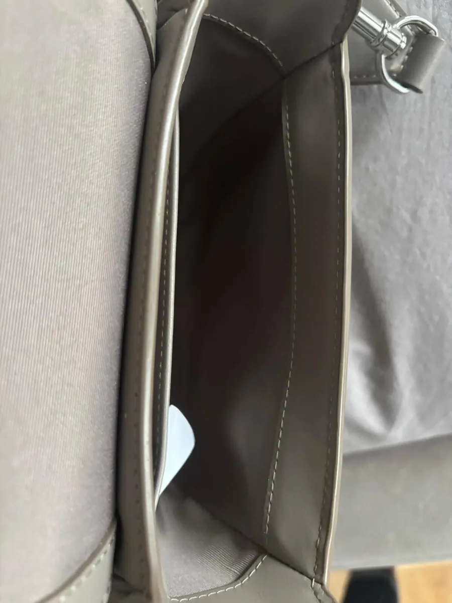 Marc Jacobs Cross Body Bag - Image 4