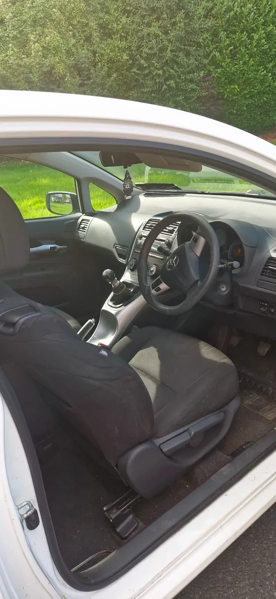 Toyota Auris 2012 - Image 1