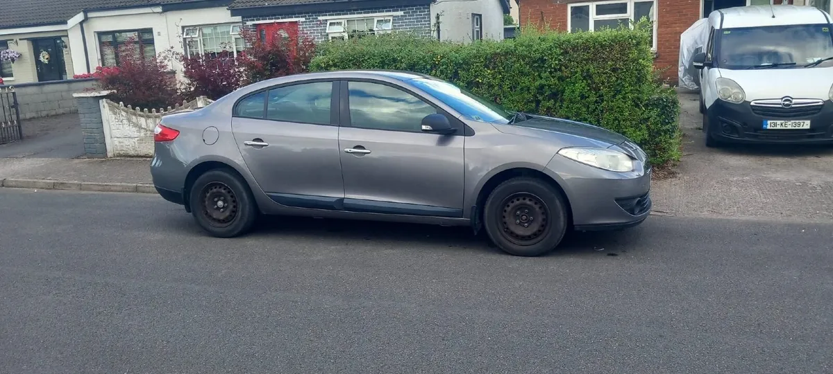 Renault Fluence 2011 - Image 2