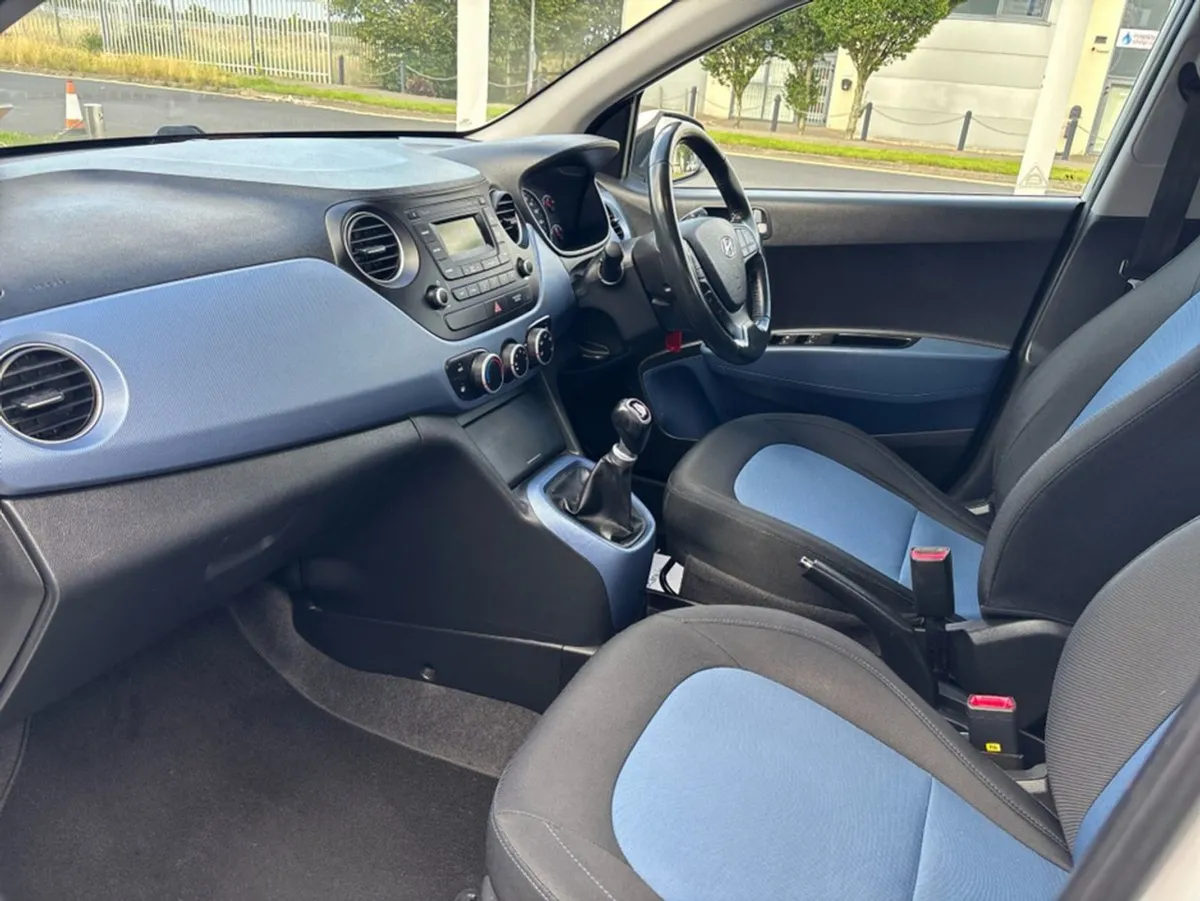Hyundai i10 Deluxe 4DR - Image 3