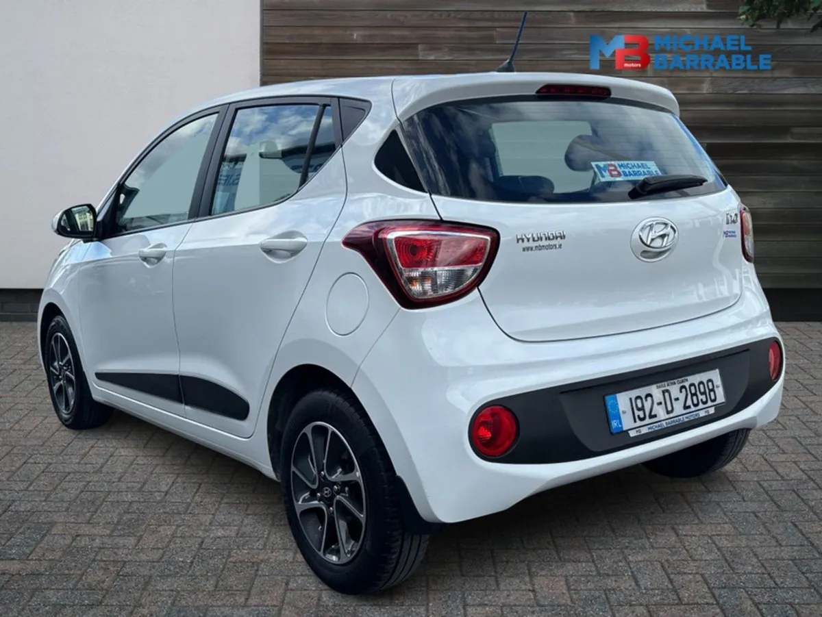 Hyundai i10 Deluxe 4DR - Image 4