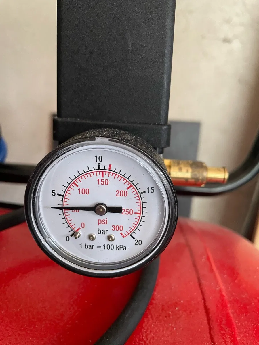 50 L air compressor - Image 3