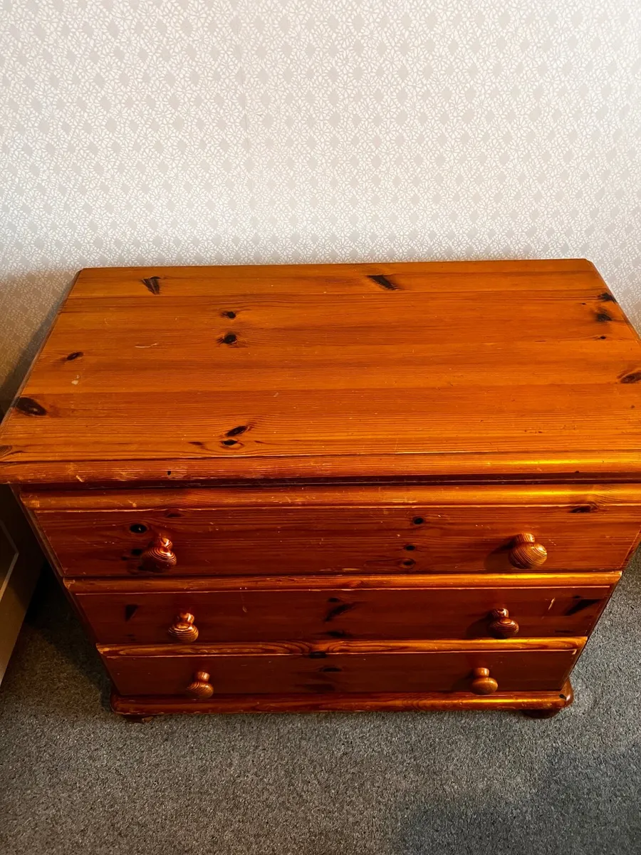 Bedroom chest  of drawers. Free to go. - Image 2