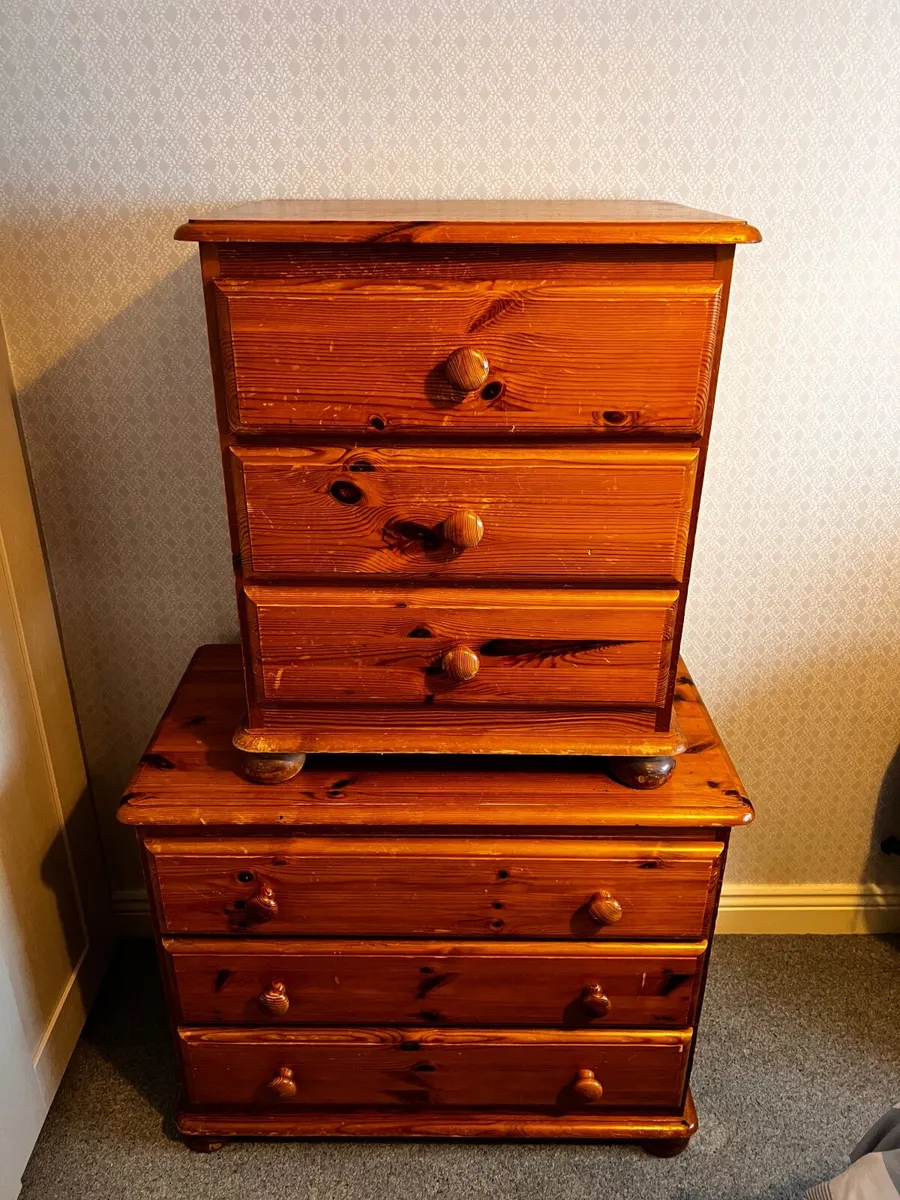 Bedroom chest  of drawers. Free to go. - Image 3