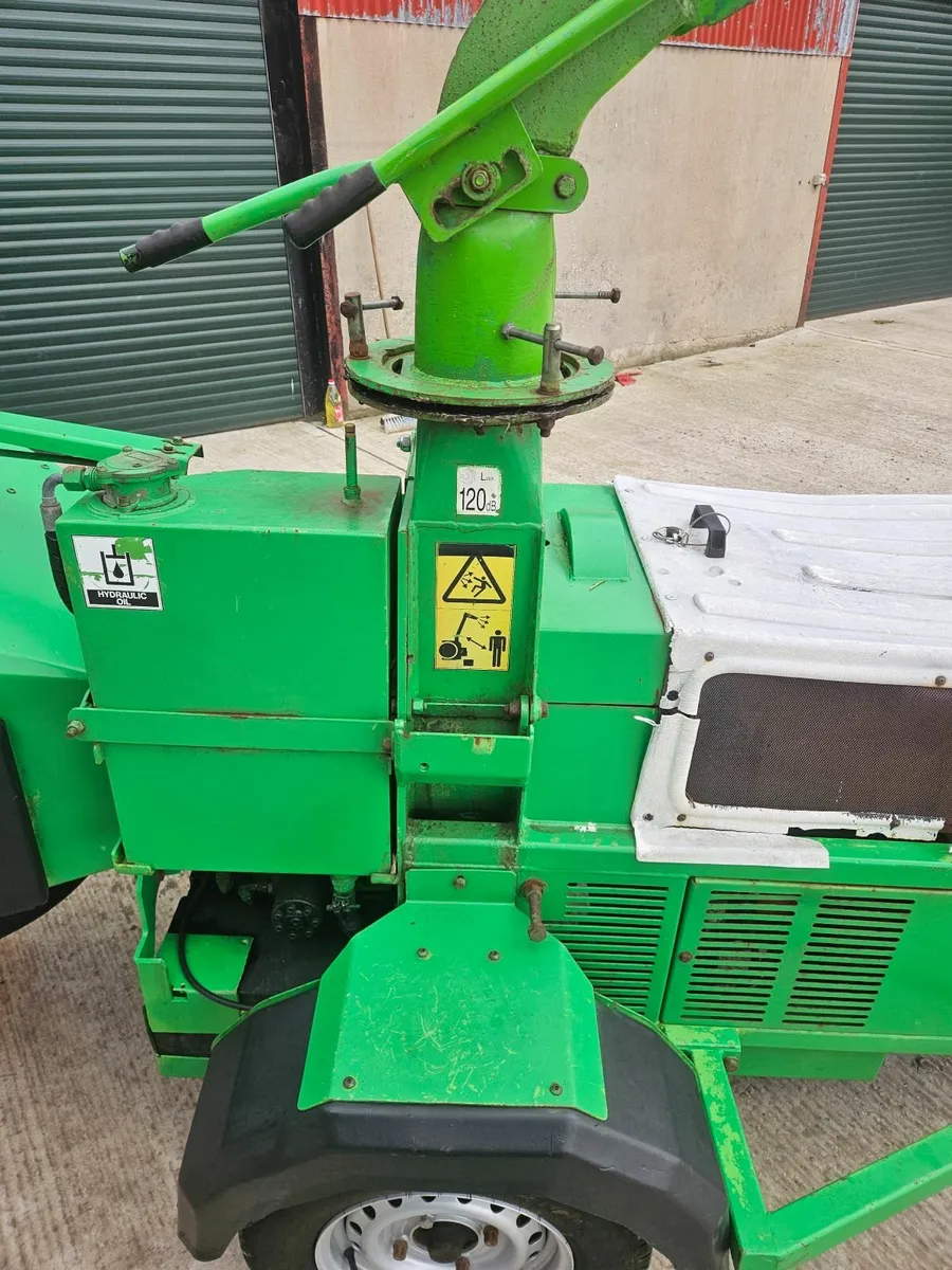 Wood Chipper 9inch tow behind no vat - Image 2
