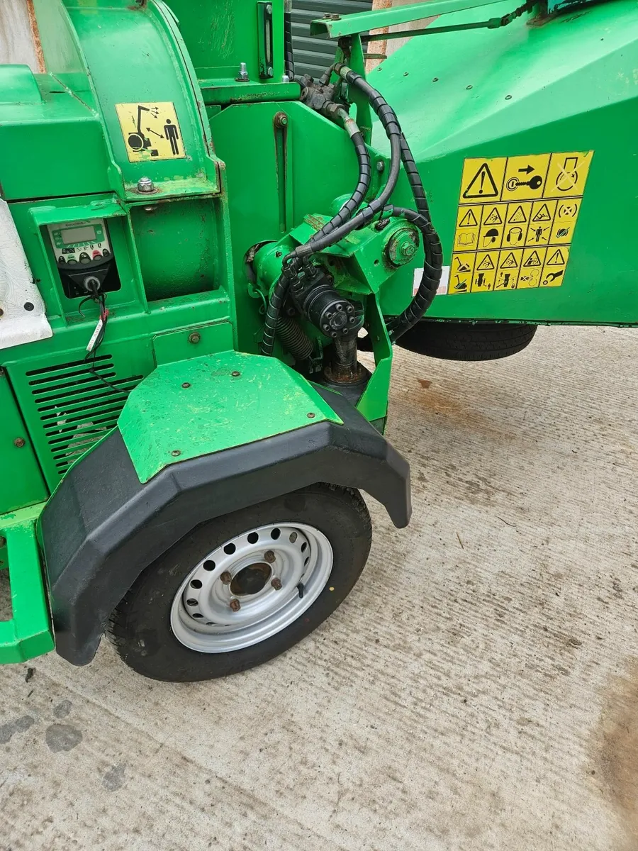 Wood Chipper 9inch tow behind no vat - Image 4