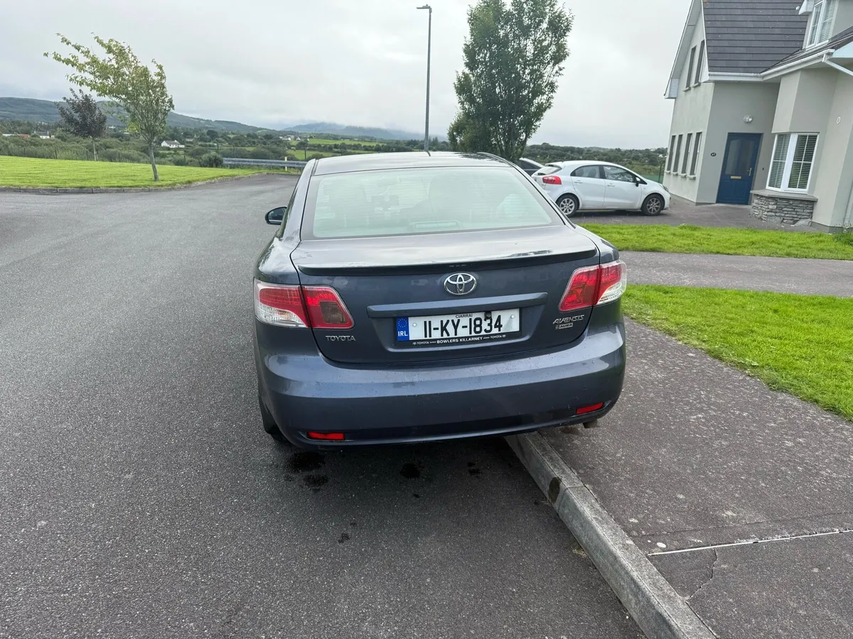 2011 Toyota Avensis Aura - Image 3
