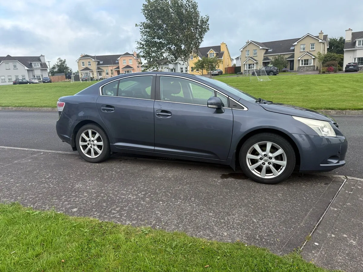 2011 Toyota Avensis Aura - Image 4