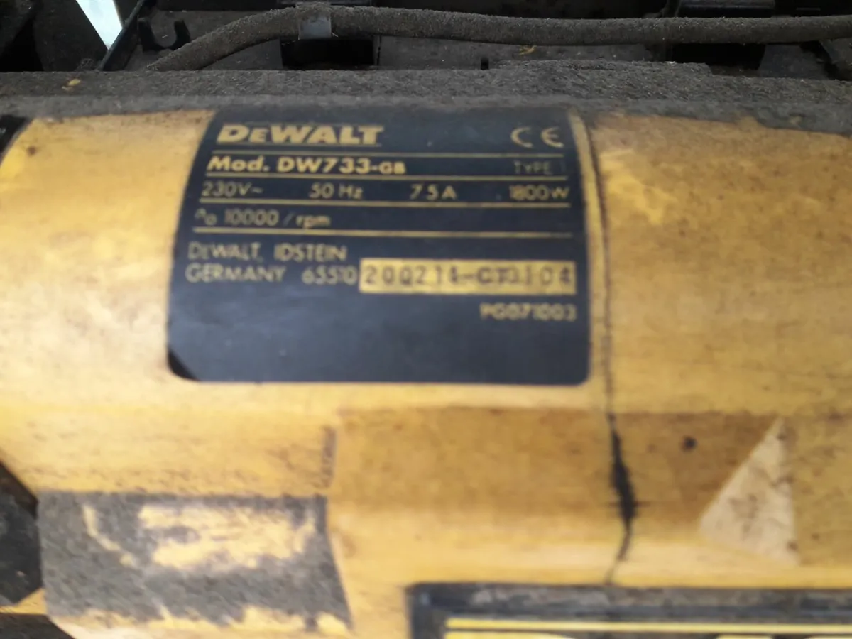 Dewalt 317mm wide thicknesser ,DW733 - Image 3