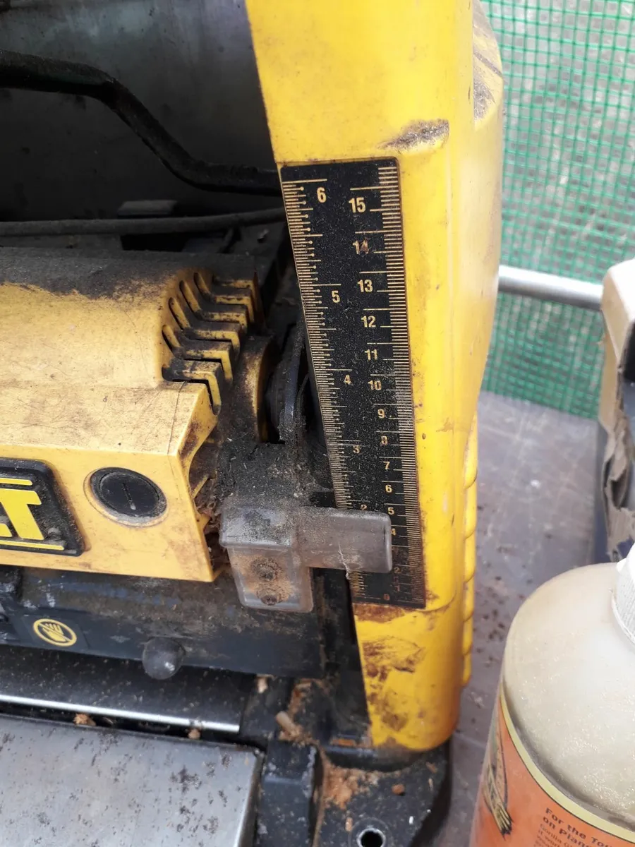 Dewalt 317mm wide thicknesser ,DW733 - Image 4