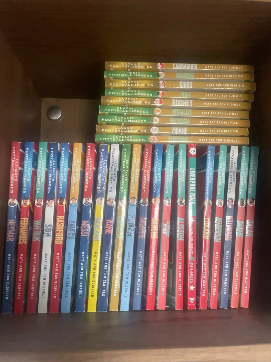 Ultimate football heroes - 30 books in total - Image 1