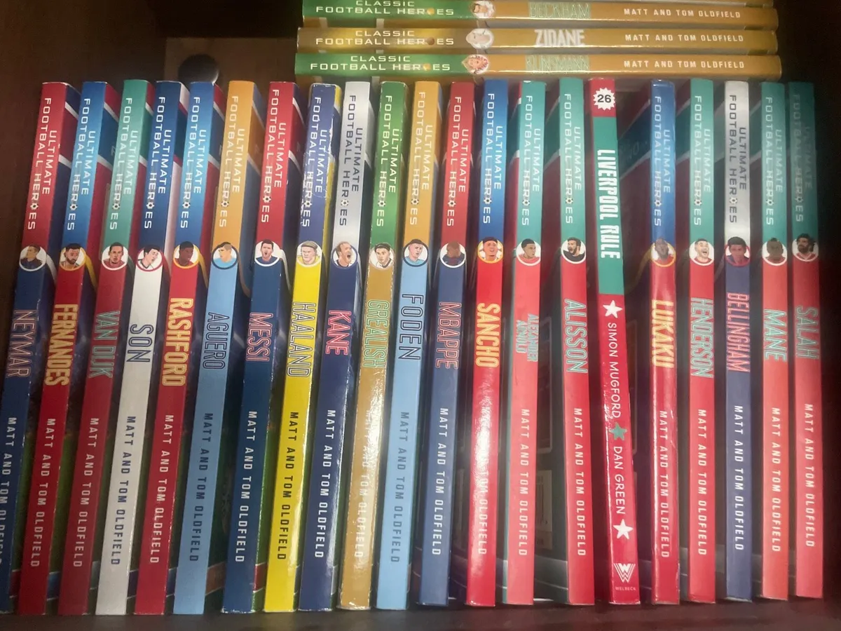 Ultimate football heroes - 30 books in total - Image 2