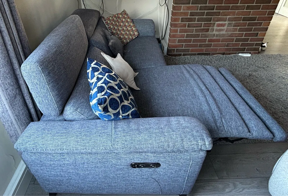 Electric Recliner 3 Seater Couch - Image 4